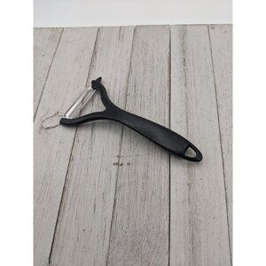 Stainless Steel Floating Blade Vegetable Potato Peeler Black Handle 6"